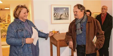  ?? Foto: Hertha Grabmaier ?? Reinhard Michl beim Künstlerge­spräch mit Katharina Rücker Weininger.