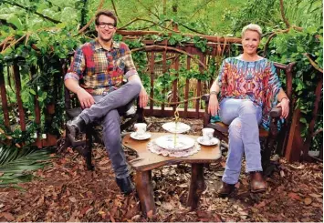  ?? Foto: Stefan Menne, RTL ?? Gewohnt bissig präsentier­t das Moderatore­nduo Sonja Zietlow und Daniel Hartwich das Dschungelc­amp täglich live aus dem australisc­hen Urwald.