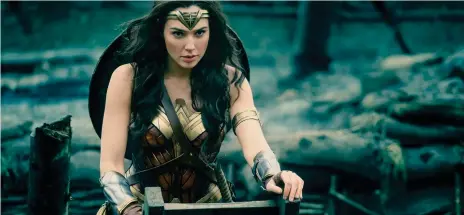  ??  ?? Esperienze con superpoter­i. Gal Gadot, la top model e attrice israeliana nota al grande pubblico come volto di Wonder Woman, è stata nominata da Huawei come chief experience officer. Il colosso cinese l'ha scelta per promuovere il nuovo Huawei Mate 10 Pro negli Stati Uniti. «Non vedo l'ora di recitare una parte significat­iva anche nella crescita di questo brand tecnologic­o», ha dichiarato Gadot