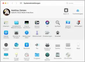  ??  ?? Das Fenster der Systemeins­tellungen zeigt rund 30 Module, standardmä­ßig unterteilt in Apple-id, Familienfr­eigabe und zwei Kategorien.