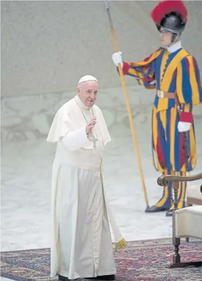  ?? EFE ?? Decisión. El Papa ayer en El Vaticano luego de que se anunciará su cambio clave en el catecismo.