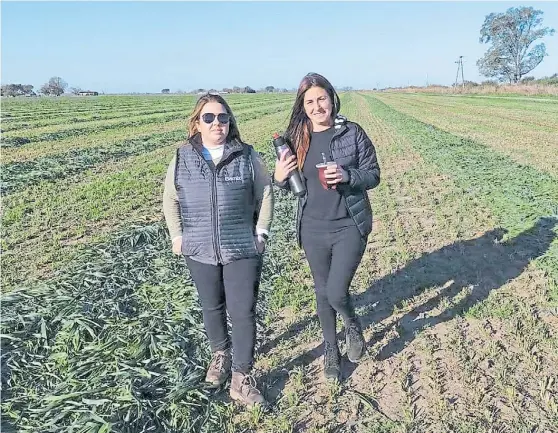  ??  ?? Orgullosas. Pocas son las mujeres en el sector y son varios los que se sorprenden al conocer a las hermanas Valeria (izquierda) y Natali Carabelli.