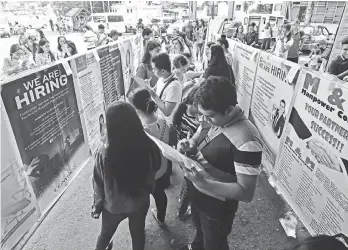  ?? MACKY LIM ?? JOB HUNTING. Around 1,000 jobseekers gather outside the Davao City Recreation Center listing possible job openings for this year’s Independen­ce Day Trabaho Negosyo Kabuhayan Job and Business Fair of the Department of Labor and Employment.