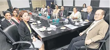  ??  ?? Uggah (right), Lim (left), Shankar (second left), Ngenang (second right), Linggam (third right) and others during the courtesy call.