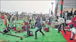  ?? HT PHOTO ?? Protesters broke chairs, tore banners and damaged helipad in Karnal on Sunday.