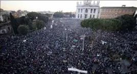  ?? (Photo MaxPPP/EPA) ?? Le mouvement spontané des « sardines » est né il y a un mois, et enchaîne depuis les rassemblem­ents.