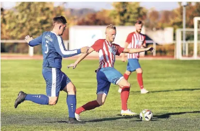  ?? RP-FOTO: STEPHAN
KÖHLEN ?? FCW-Stürmer Marcin Müller (am Ball) erzielt zu Beginn derzweiten Halbzeit das Tordes Tages.