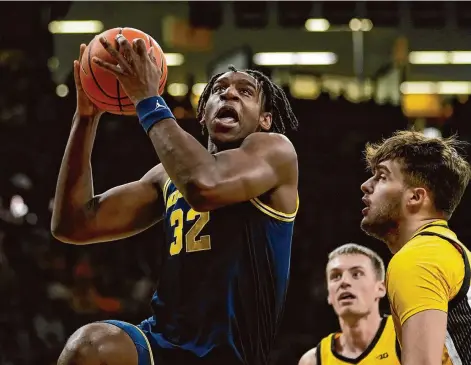  ?? Charlie Neibergall/Associated Press ?? Michigan’s Tarris Reed Jr., a 6-foot-10 forward, recently transferre­d to UConn.