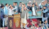  ??  ?? Former Pakistani premier Nawaz Sharif waves to supporters during a PMLN meet in Islamabad on October 3.