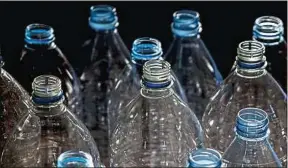  ??  ?? Les bouteilles plastique sont des déchets rémunérate­urs pour les collectivi­tés.