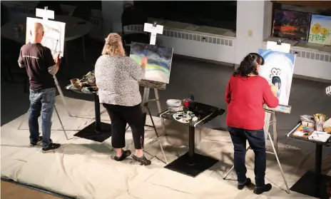  ?? CITIZEN FILE PHOTO ?? Michael Rees, Lisa Marie Tosoff and Carla Joseph Aubichon take part in the second round of the 2016 Art Battle at Hubspace.