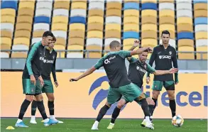  ??  ?? Treino de ontem contou com os 24 convocados por Fernando Santos