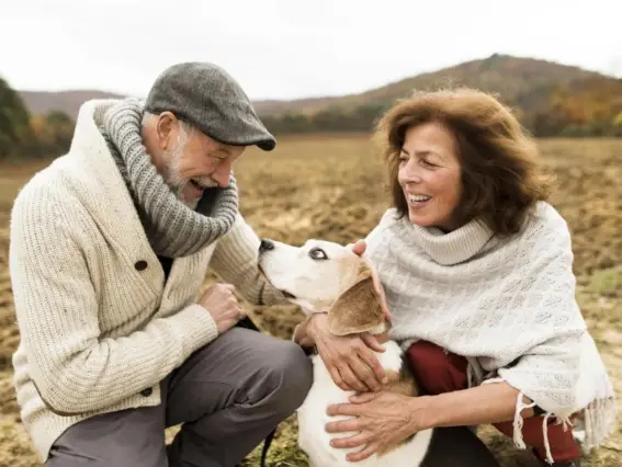  ??  ?? Older people who own dogs tend to be healthier and happier, say scientists