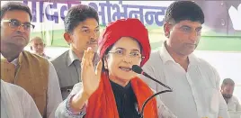  ??  ?? Congress legislatur­e party leader Kiran Choudhry addressing a rally at Radaur in Yamunanaga­r district on Sunday.