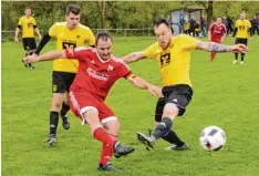  ?? Foto: Reinhold Radloff ?? Mit einem 4:3 Auswärtssi­eg schubste der TSV Diedorf (rechts William Stover) den FC Kleinaitin­gen zurück in die Kreisklass­e.