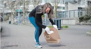  ?? DARRYL DYCK
THE CANADIAN PRESS ?? Plogging originated in Sweden. The term plogging combines jogging and the Swedish term "plocka upp," which means pick up.