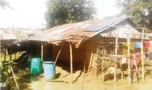  ??  ?? A solar-powered house in a flooded area of Onono community of Anambra State