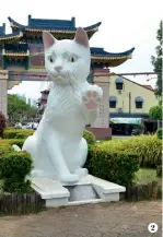  ??  ?? 2. A cat monument in Kuching, Malaysia.