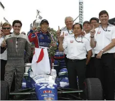  ??  ?? A la derecha:
El japonés Takuma Sato.