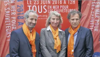  ??  ?? Les navigateur­s Michel Desjoyeaux et Catherine Chabaud et le Toulonnais Charles Berling sont les trois parrains de l’opération « Le Mille SNSM ». (DR)