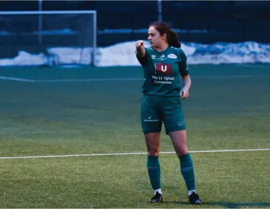  ?? FOTO: OLA BJERKEVOLL ?? NYANKOMMET: Alyssa Grivaz ankom Grimstad torsdag kveld. 24 timer senere startet hun mot Arendal i en treningska­mp.