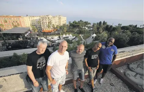  ?? (Photo Cyril Dodergny) ?? Imhotep, Akhenaton, Kheops, Shurik’n et Kephren sur la terrasse du Boscolo Plaza.