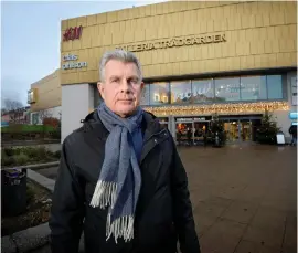  ?? Bild: Annika Karlbom ?? Göran Borg ser hur handel föder handel. Han uppmanar nu butiker och restaurang­er i centrum att ha öppet under söndagar.
