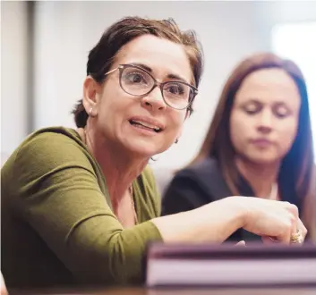  ??  ?? SUENA FUERTE.LA doctora Yanira Raíces Vega es la actual directora de la Oficina Regional Educativa de Bayamón.