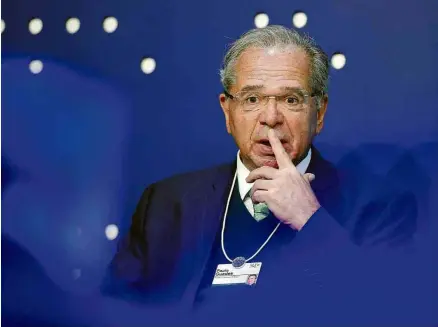  ?? Zheng Huansong/ Xinhua ?? O ministro Paulo Guedes durante o Fórum Econômico Mundial, que terminou ontem, em Davos