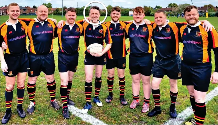  ?? ?? Family line: Mike Ireland, circled, proudly stands arm in arm with all seven of his sons before leading his amateur team to victory – then hanging up his boots