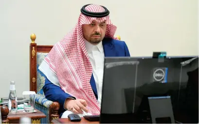  ?? SPA ?? Prince Faisal bin Khalid bin Sultan, governor of the Northern Borders Region, reviews efforts to prevent spread of the pandemic in the region.