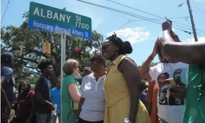  ?? Photograph: Russ Bynum/AP ?? Wanda Cooper-Jones beneath a new street sign honoring her son, Ahmaud Arbery.