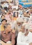  ?? — KPN ?? Writers, activists and thinkers participat­e in a protest against the killing of journalist Gauri Lankesh.