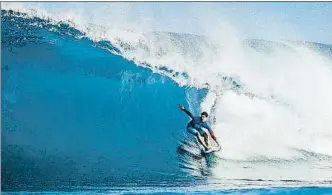  ?? DAMIEL POULLENOT / WSL / EFE ?? La marca Billabong es referencia para los deportista­s de surf