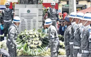  ?? Joaquin Sarmiento/AFP ?? Inauguraçã­o de placa e cápsula do tempo marcaram a data em cidade da Colômbia