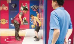  ?? PHOTOS BY GAO ERQIANG / CHINA DAILY ?? Shanghai-based Children’s Hospital of Fudan University holds regular basketball training targeted at autistic