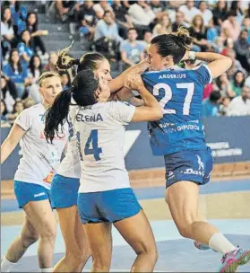  ?? FOTO: UNANUE ?? Silvia Arderíus marcó el pasado sábado el gol número 22.200 del Bera Bera