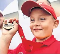  ?? ?? Siedmiolet­ni Olaf Cuprjak z medalem motorowodn­ych MŚ Formuły Przyszłośc­i. W tej dyscyplini­e już rośnie nam wspaniałe młode pokolenie!