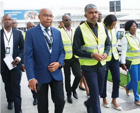  ?? QUINTILIAN­O DOS SANTOS ?? Ministro dos Transporte­s declarou que a certificaç­ão dos aeroportos angolanos com uma prioridade da gestão da ENANA