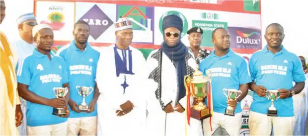  ??  ?? Lamido of Adamawa, HRH Alhaji Muhammadu Barkindo Musdafa (third from right) and Nigeria Polo Federation (NPF), Francis Ogboro pose with the winners of Lamido Cup, Bauchi MA players during the Prize Presentati­on Ceremony of the just concluded 2017 Yola...