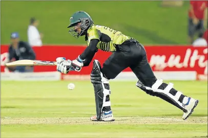  ?? Picture: MICHAEL SHEEHAN ?? LEFT STRANDED: Warriors batsman Yaseen Vallie on his way to an unbeaten 93 off 96 balls in their Momentum One-Day Cup match against the Cape Cobras at Buffalo Park in East London last night