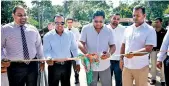  ??  ?? Ideal First Choice Deputy General Manager Lahiru Silva, Ideal Motors Director Automotive Chaminda Wanigaratn­e, Ideal Group Chairman Nalin J. Welgama, Mayor of DambullaJa­liyaOpatha at the opening of Ideal First Choice branch in Dambulla.