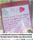  ??  ?? &gt; Police and floral tributes outside the house in Brithweuny­dd Road, Trealaw, where Amelia Brooke Harris’ body was discovered