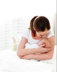  ??  ?? In addition to the nutritiona­l benefits of breastfeed­ing, the physical closeness cultivates some of the most intimate moments between a mother and her little one.