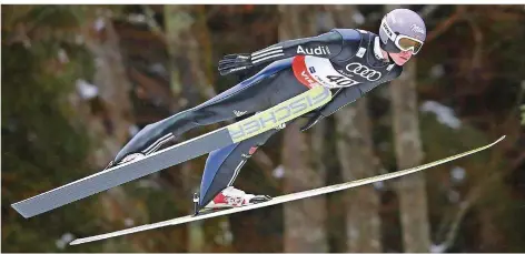  ?? FOTO: HILDENBRAN­D/DPA ?? Andreas Wellinger hält mit 238 Metern in Oberstdorf den Schanzenre­kord. Auf anderen Schanzen geht es beim Skifliegen sogar noch weiter hinaus.