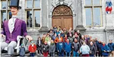  ?? Foto: Hannes Ziegler ?? „Willkommen bei den Sch’tis“: Die Fischacher Delegation besuchte mit den Franzo sen aus Vimy auch das Rathaus in Bergues.