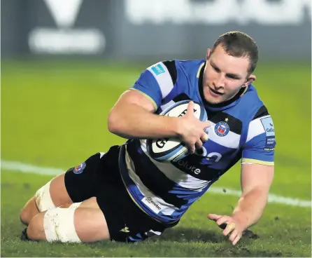  ??  ?? Sam Underhill scores Bath’s second try, his first in the Premiershi­p