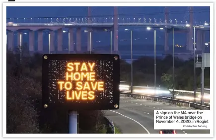  ?? Christophe­r Furlong ?? A sign on the M4 near the Prince of Wales bridge on November 4, 2020, in Rogiet