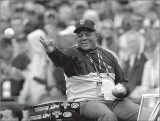  ?? Jose Luis Villegas / Sacramento Bee ?? San Francisco Giants’ great Willie Mays tosses balls to fans during pregame festivitie­s for the 2007 All-star Game.