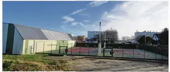  ??  ?? Les trois courts de tennis de Nétreville sont appelés à disparaîtr­e !